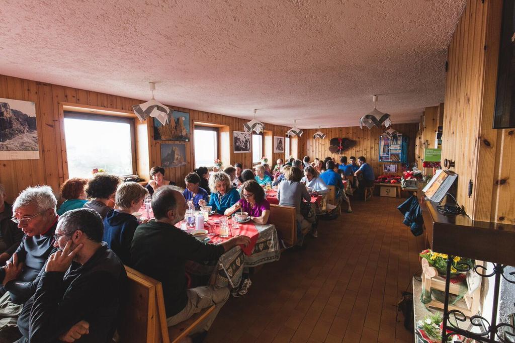Hotel Rifugio Velo Della Madonna Sankt Martin am Sismunthbach Exterior foto